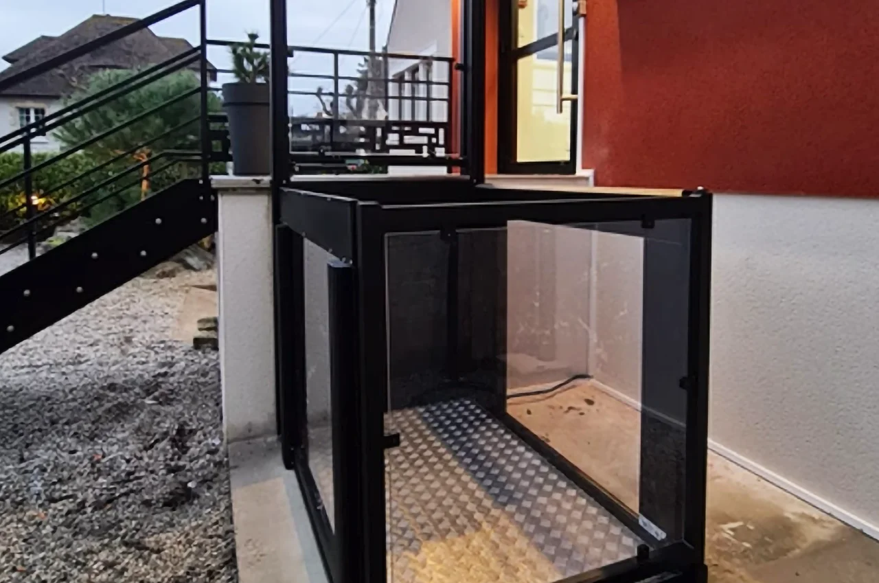 Omega Lift Services platform lifts Edinburgh, Scotland